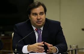 Maia foca crise dos estados para retomar protagonismo na reforma da Previdência